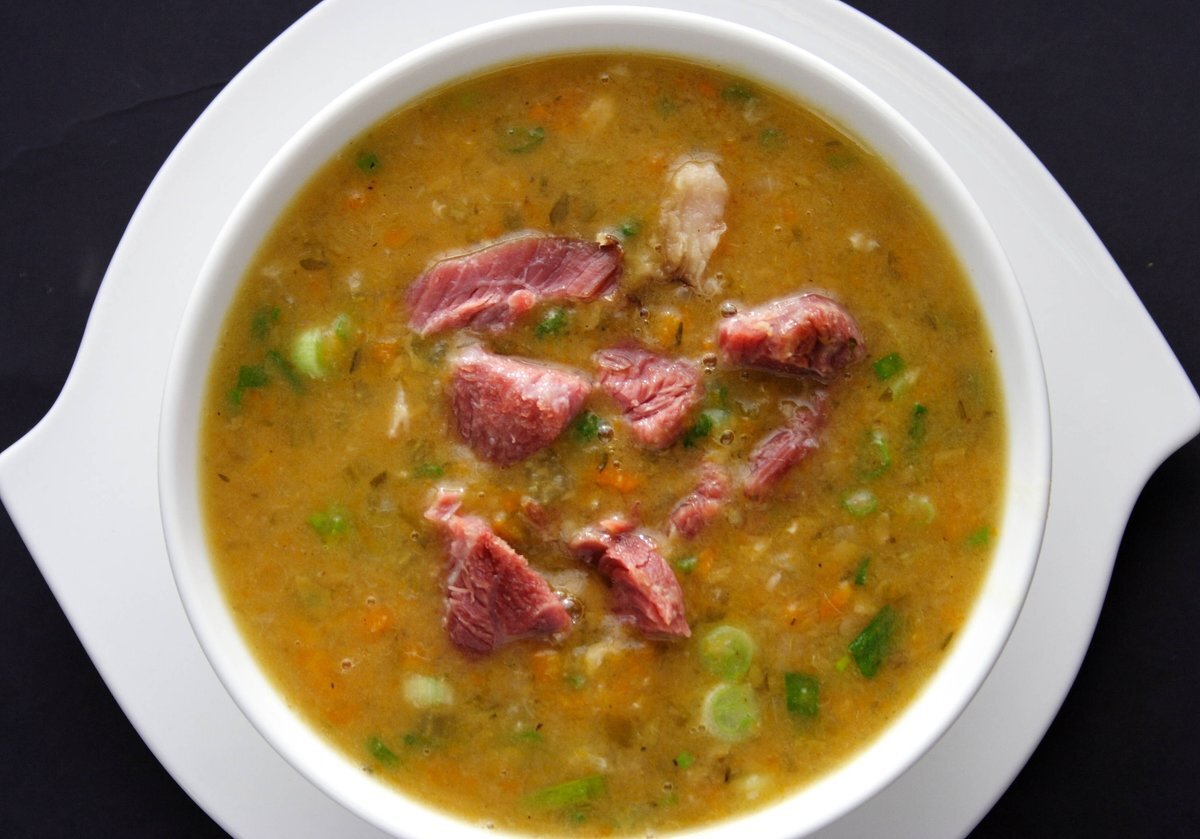 Гороховый суп с копчеными ребрышками - любимое блюдо нашей семьи!
