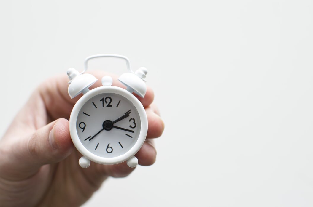 https://images.unsplash.com/photo-1495364141860-b0d03eccd065?ixlib=rb-1.2.1&ixid=eyJhcHBfaWQiOjEyMDd9&auto=format&fit=crop&w=1055&q=80