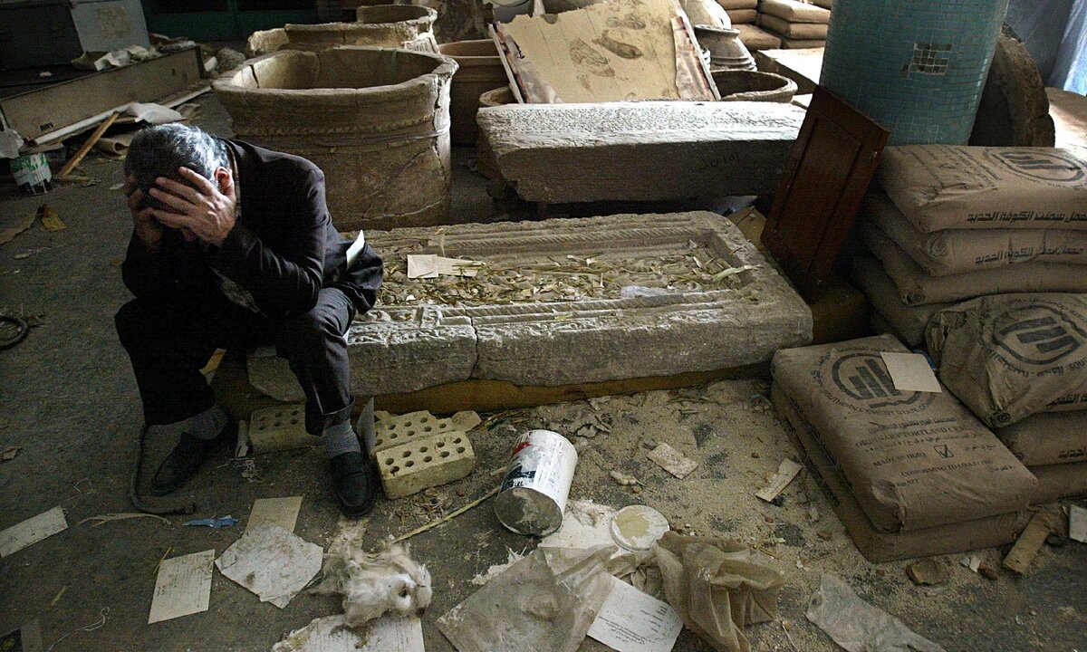 Один из разграбленных музеев Ирака. Трагический для страны 2003 год. Американцам не жалко – «а чо такого»? Фото: http://www.we-aggregate.org/media/files/03bf912321dae0c27cb6972e270ec1d1.pdf
