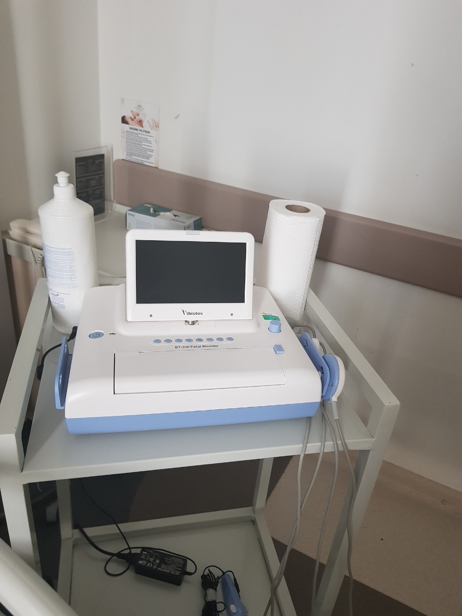 Аппарат для измерения КТГ всегда находился в комнате, КТГ измеряли практически каждый час вплоть до начала родов