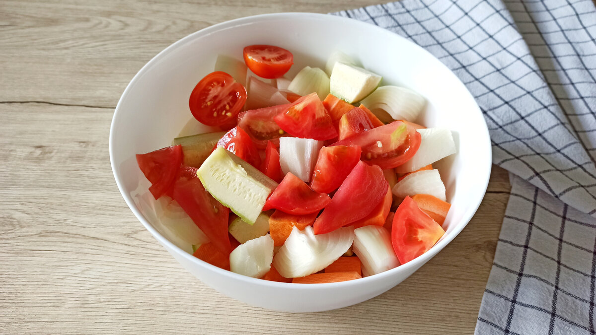 Кабачки, помидоры, лук, морковь