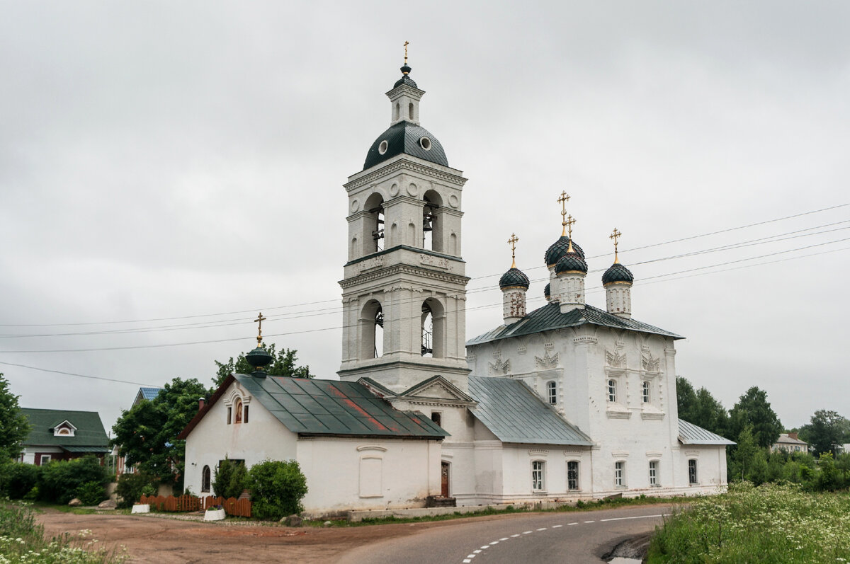 Казанская церковь в селе Сарафонове. Колокольня поздняя, пристроена к храму в середине 19 в. 
