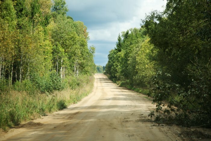 стихотворение по смоленской дороге окуджава. стихотворение окуджавы на смоленской дороге. булат окуджава по смоленской дороге текст. смоленская дорога стих. по смоленской дороге песня.