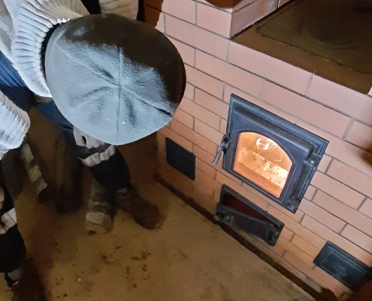 Внимательно слушаю печь. 