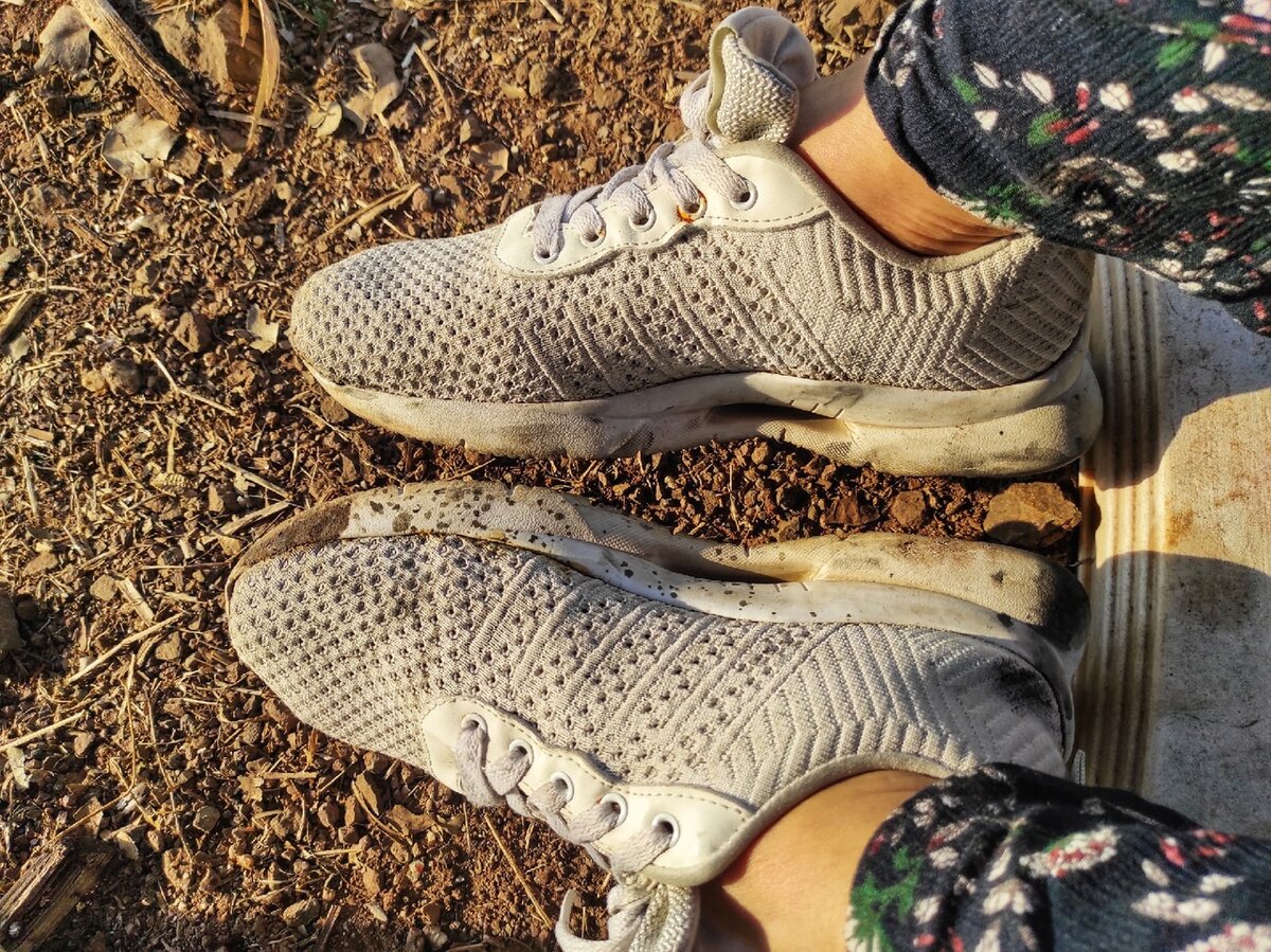 Эти кроссовки ехали сюда умирать