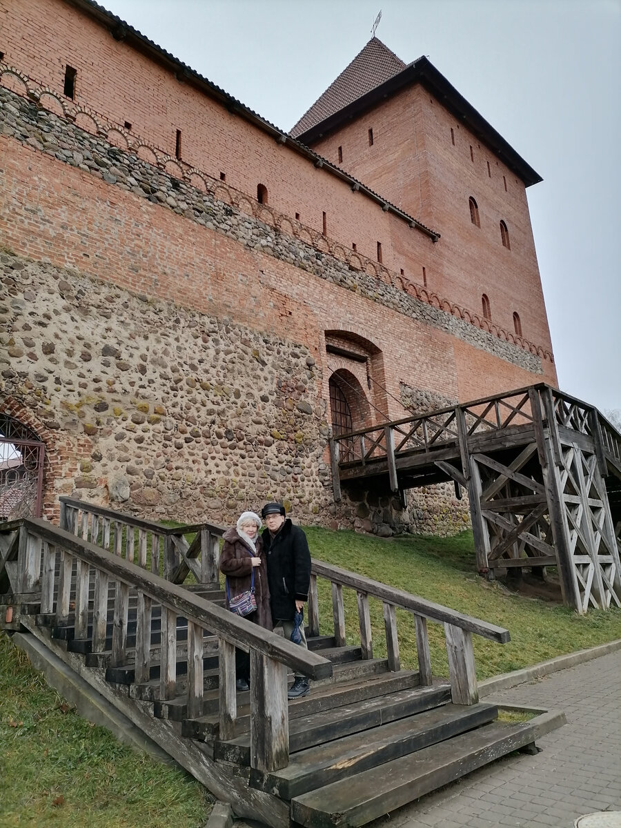 лидская крепость старые