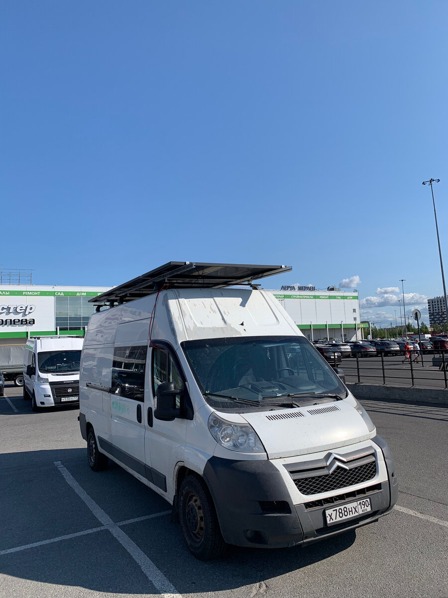 Номера без триколора. В РФ являются такими же настоящики, как и с триколором. Прошел на них 2 перерегистрации авто. 