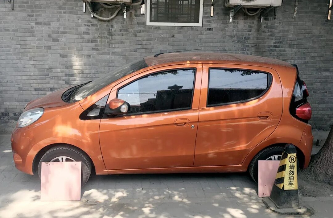 Авто с закрытыми колесами