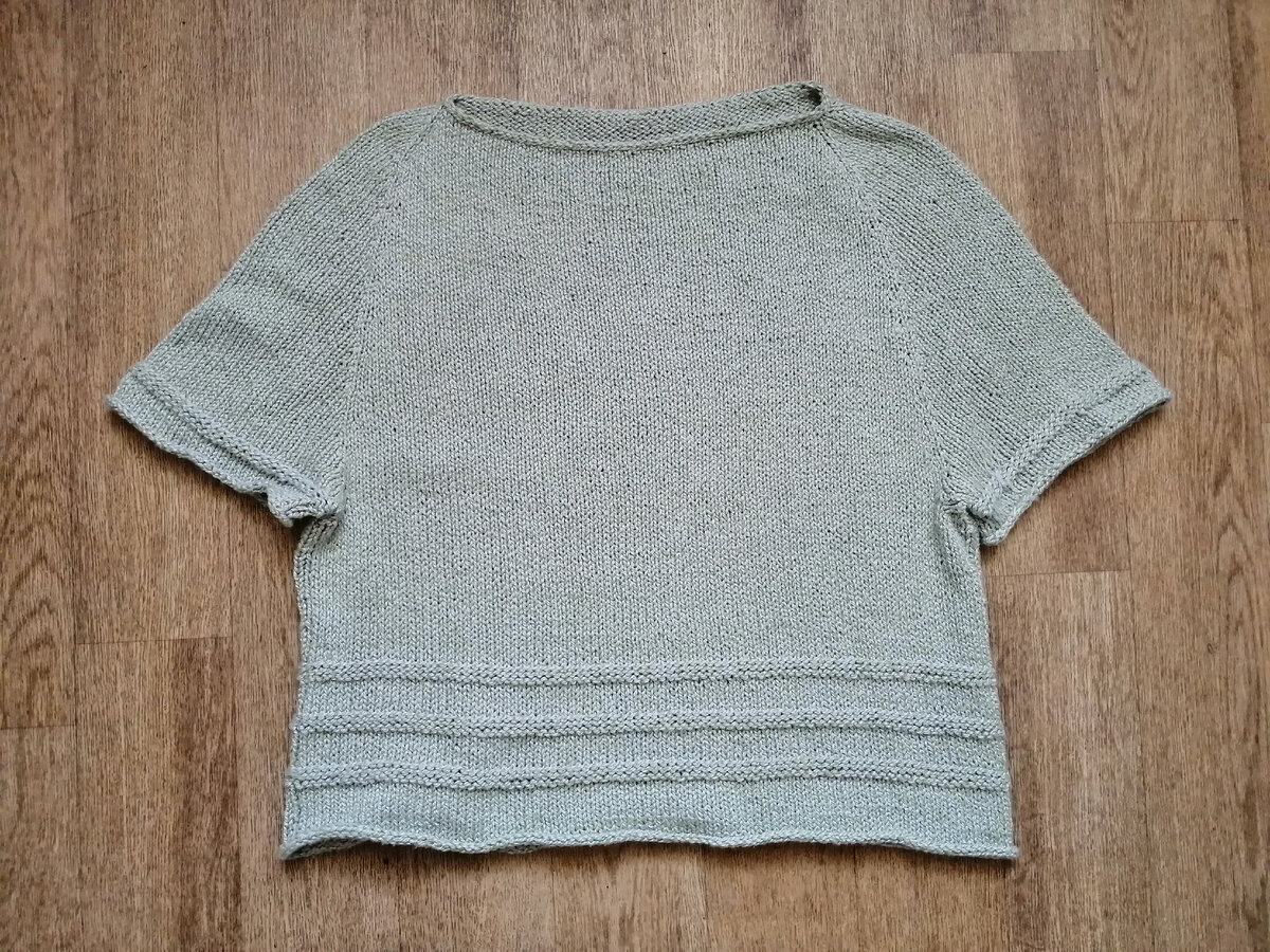 Вот он, мой первый нулевой реглан) Кстати, на размер 44-46 ушло всего 4 мотка и совсем немного от пятого. А на следующих фото крупный план. 