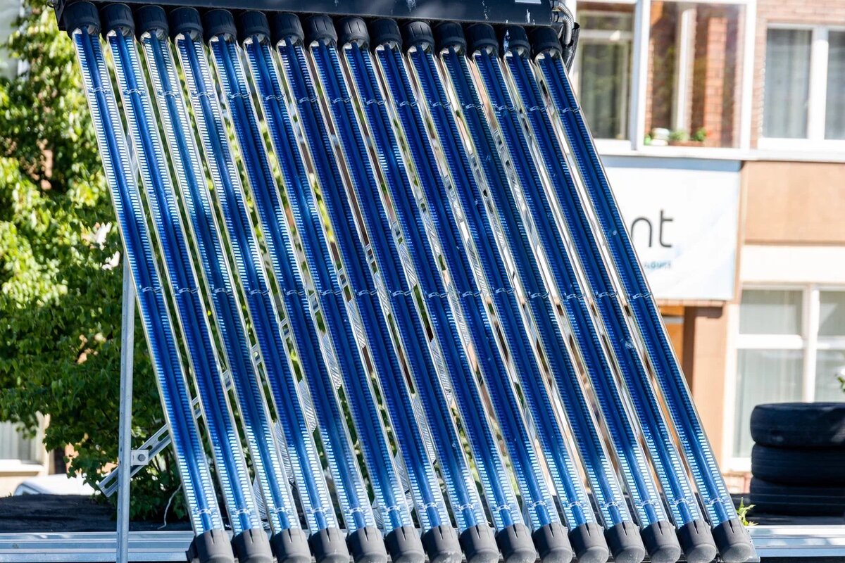 На фото: солнечные панели