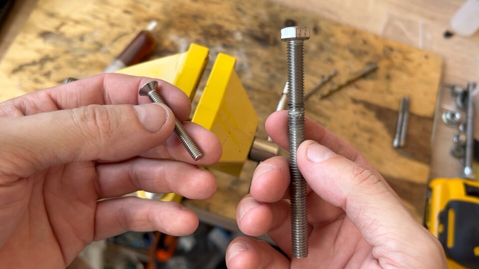 Как просверлить болт, шпильку или небольшой кругляк без перекосов при ...