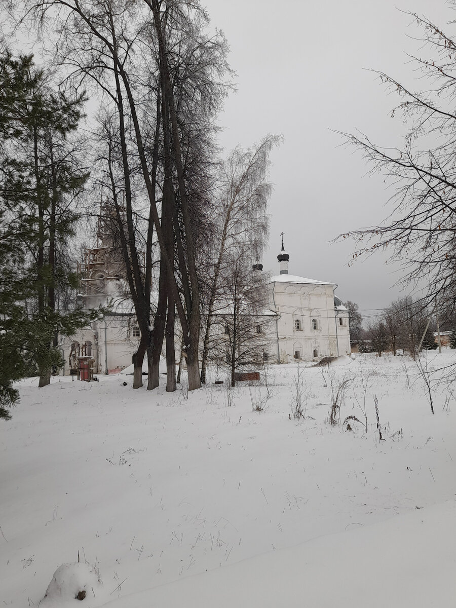 В этом здании проходят службы