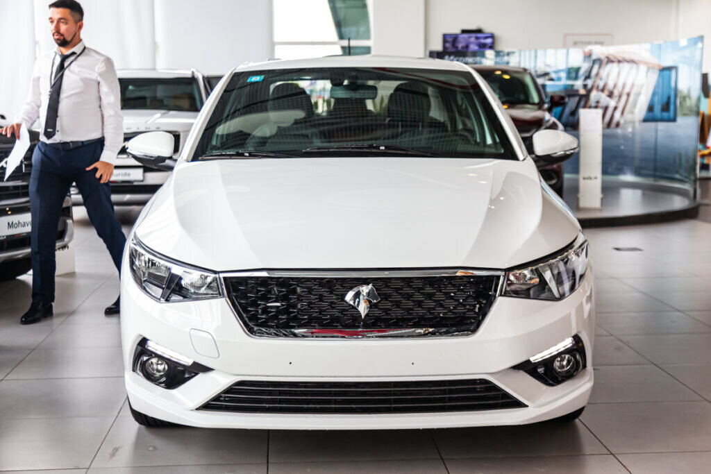 Peugeot 301 иранской сборки мог бы стать неплохой альтернативой Lada Vesta, если бы не цена. Фото: Рольф