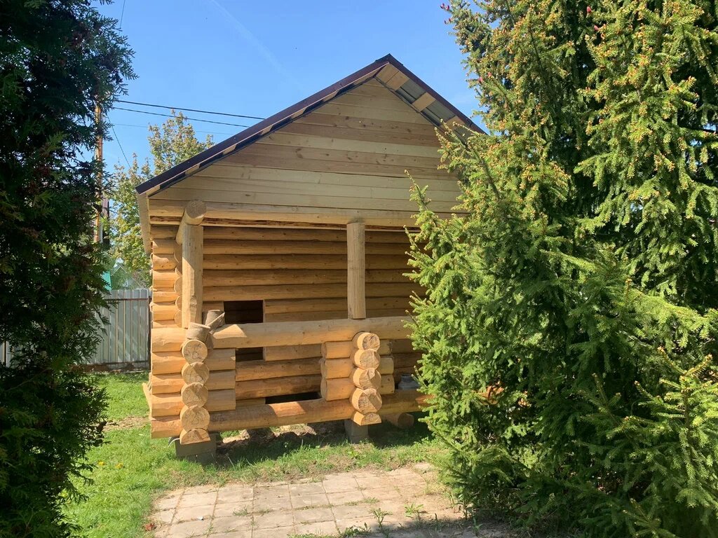 Красивая банька 5х5 метра в чашу с рубленной верандой 2 метра