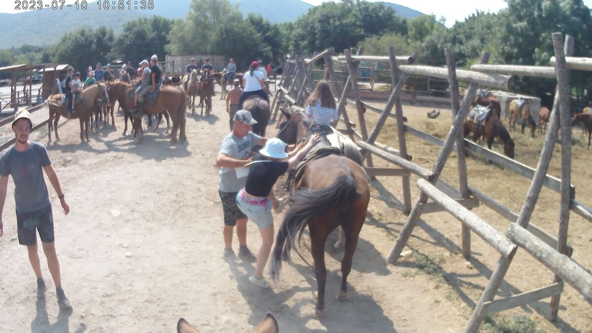 Снимок сделанный мною на экшн-камеру, сидя на коне.  