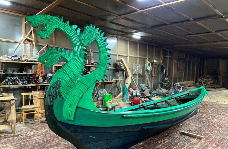    Ладья «Змей Горыныч» в ангаре во время строительства (фото: «Богатырская Слобода»)
