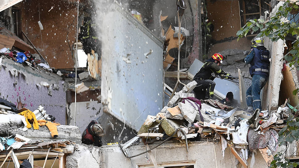    Балашиха, Московская область. Обрушение многоэтажки во время разбора завалов после взрыва газа Евгений Разумный/Коммерсантъ