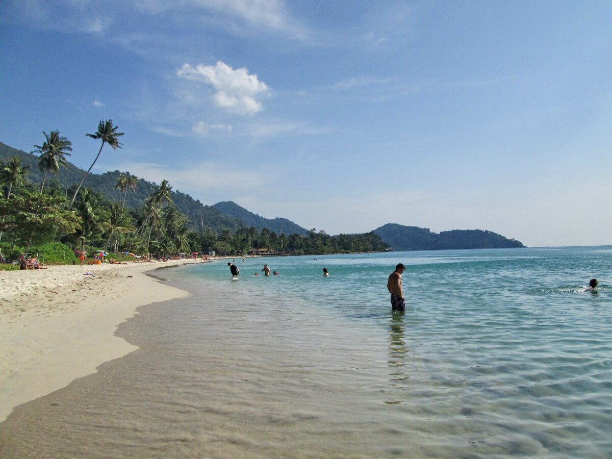 Лайнер на острове ко чанг. Ко Чанг Лонли Бич. Чанг (остров). Lonely Beach ко Чанг. Хатсайтонг-Бич Районг.