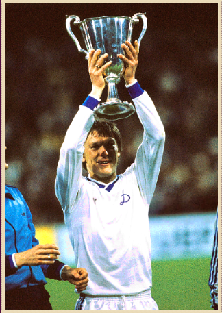 С "Золотым мячом". Источник фото: Instagram