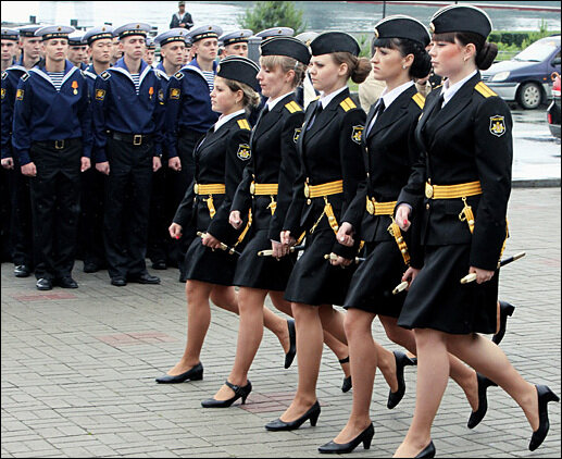 Русские красавицы в форме (23 фото)