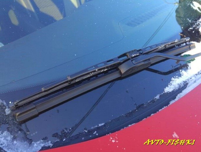 Бескаркасные щетки на мой взгляд смотрятся гораздо лучше и современней. Раньше использовал такие от производителей Bosh и Denso