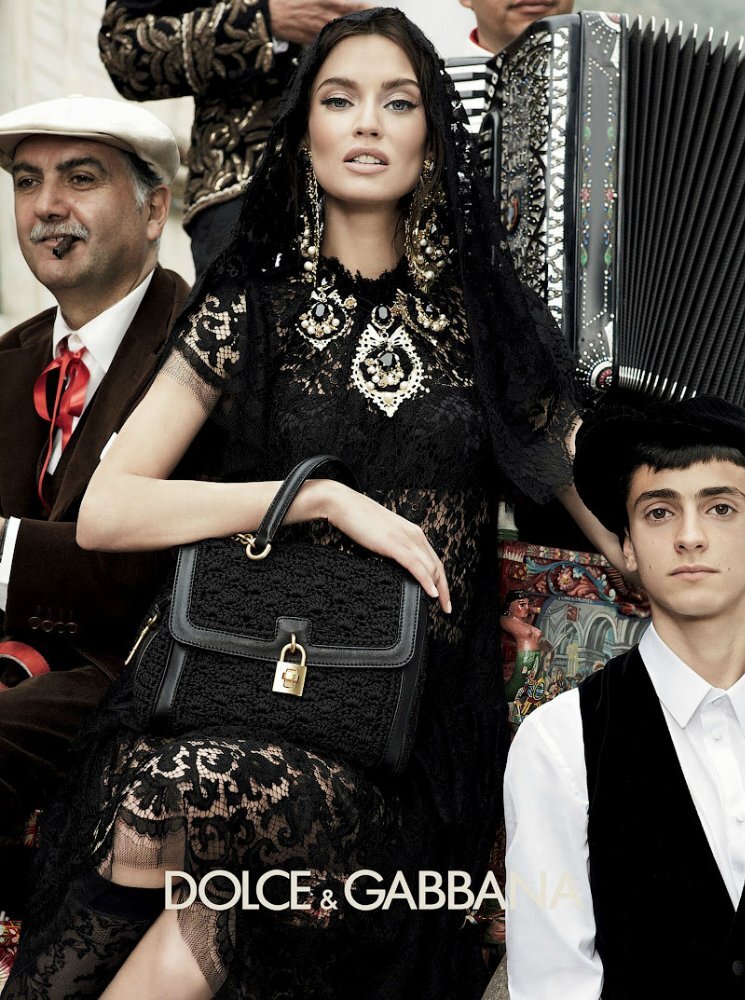 http://www.spletnik.ru/blogs/moda/114906_semeynye-tcennosti-dolce-gabbana-reklamnye-kampanii-raznykh-let