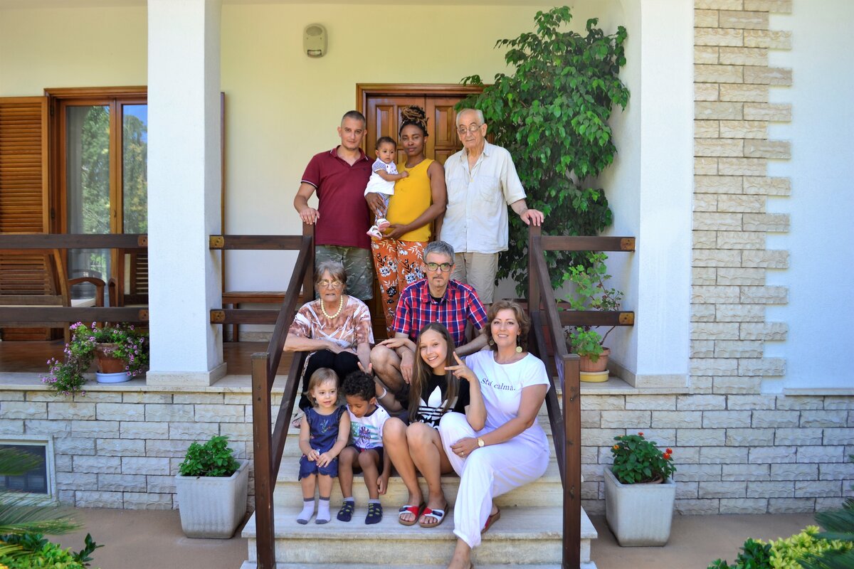 Итальянская семья за столом