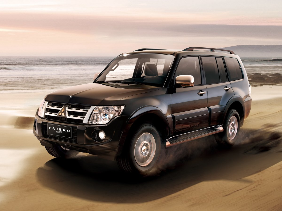 Mitsubishi Pajero уходит в закат