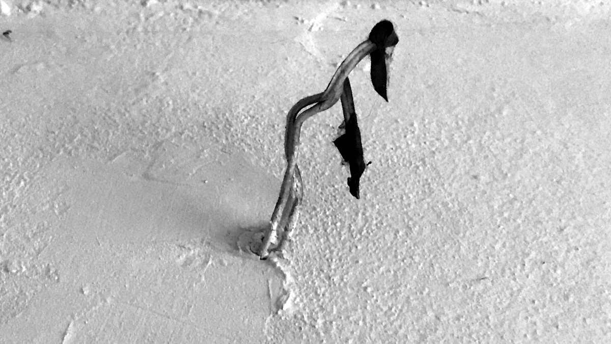 Хорошо, если провода заизолированы, а то и на этом могли сэкономить