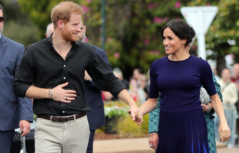 Оставим все, как есть. Мы не претендуем на принца). Источник: https://viva.ua/news/6530-vyglyadit-pugayushte-v-berline-voskovye-kopii-megan-markl-i-printsa-garri-ispugali-prohozhih