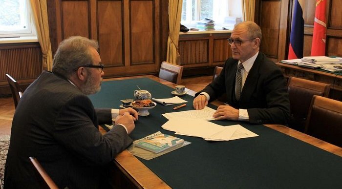 Вице-губернатор Петербурга Евгений Елин на встрече с руководителем Петербургского УФАС Вадимом Владимировым. Фото пресс-службы СПБ УФАС России 