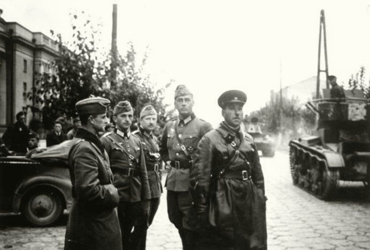 Парад вермахта в 1939. Парад РККА И вермахта в Бресте. Германо Советский парад Брест 1939. Совместный парад вермахта и РККА В Бресте. Парад вермахта и РККА В Бресте 1939.