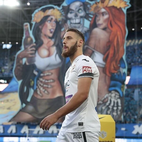 Фото из открытых источников . Вьашич на фоне Зенитовского "виража" именно с этой фотографии поползли слухи . ...