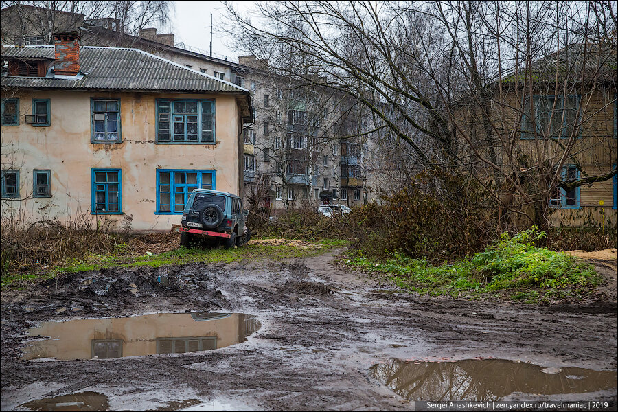 Не понимаю, как люди могут жить в таких ужасных трущобах в 20 км от Москвы (в Щёлково)