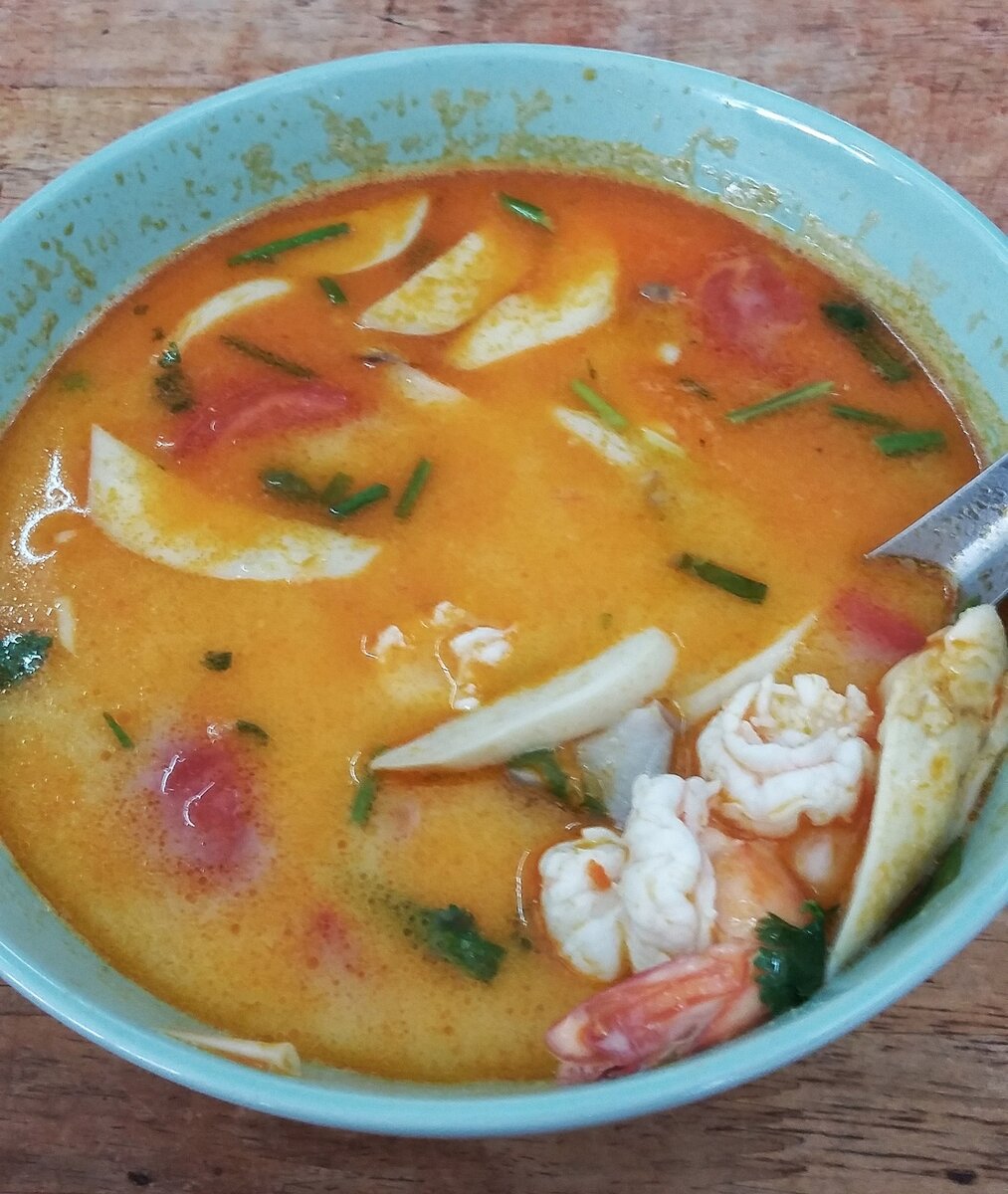 Мой суп Том Ям на ночном рынке о.Панган, Таиланд