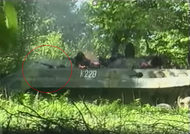 На кадре Александр Дашков ведёт огонь из горящей БМП  . 29 секунд .