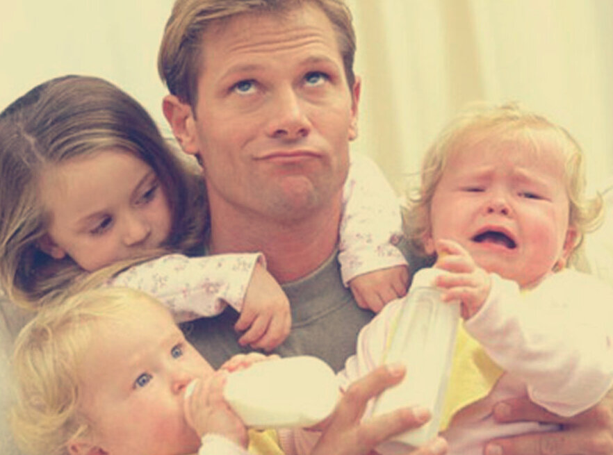 Отцов на детских площадках всегда меньше