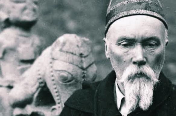 После своих экспедиций в 1920-х и 1930-х Рерих, в итоге, осел в Индии, в предгорьях Гималаев.