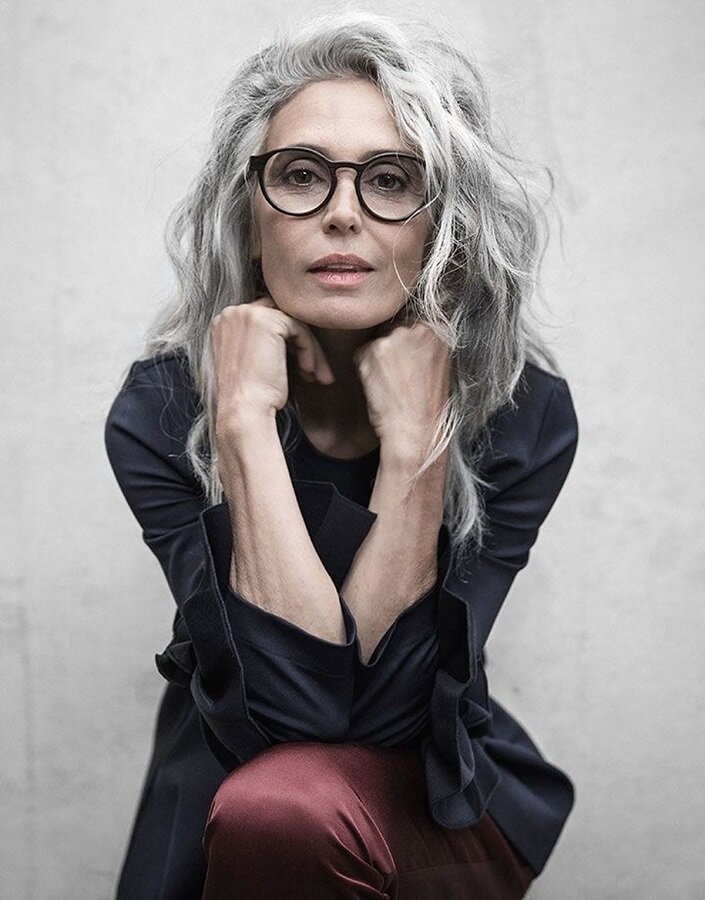 Почему волосы седеют: накопление перекиси водорода блокирует образование меланина