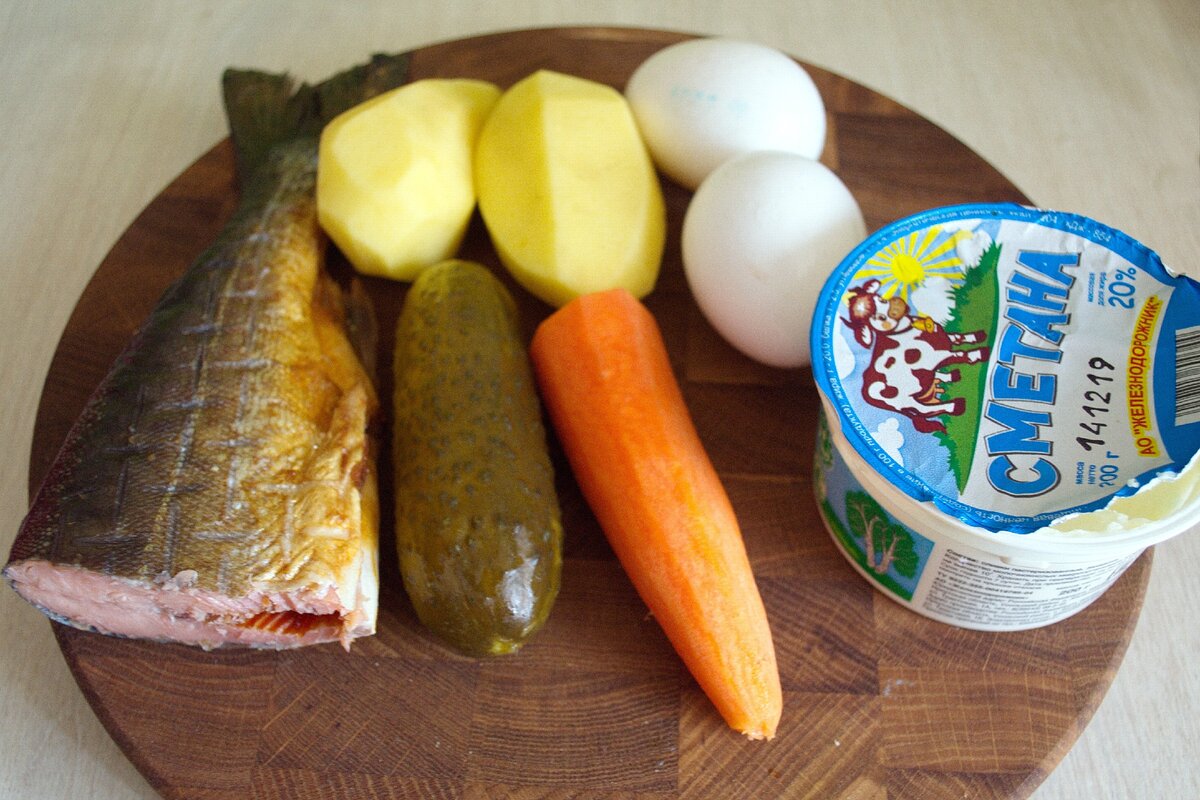 Неоливье: Достойный салат из запеченных овощей и копченой рыбы
