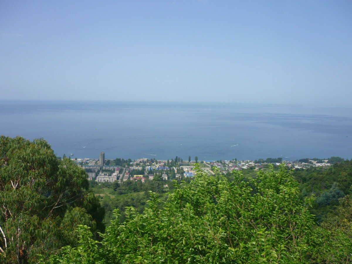 Вид по дороге со смотровых площадок