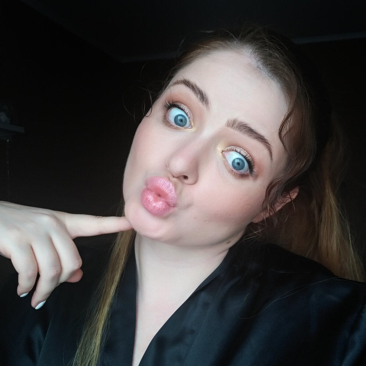 А это я, автор статьи, изображаю селёдку. Надеюсь, что очень похоже. 