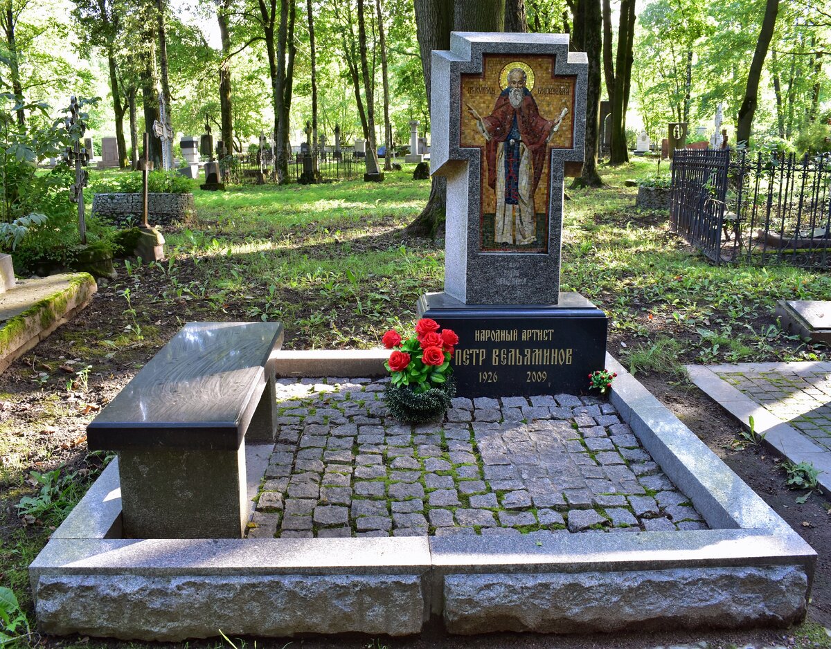 Где похоронен баталов алексей фото памятника