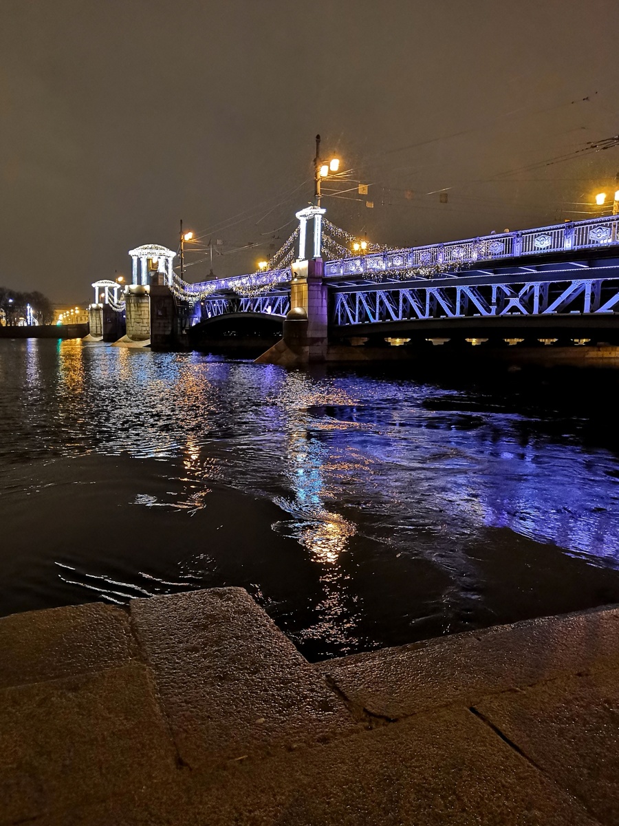 Дворцовый мост.