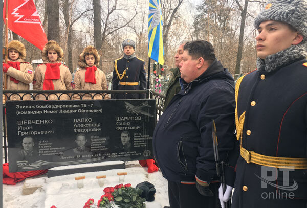 Справа на фото – Александр Лапко, внук представителя Центрального института авиационного моторостроения Александра Лапко.