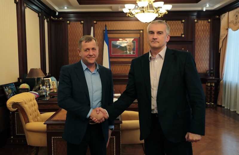  Владелец парка львов "Тайган" Олег Зубков и глава Крыма Сергей Аксёнов                  Фото: Facebook Сергея Аксёнова