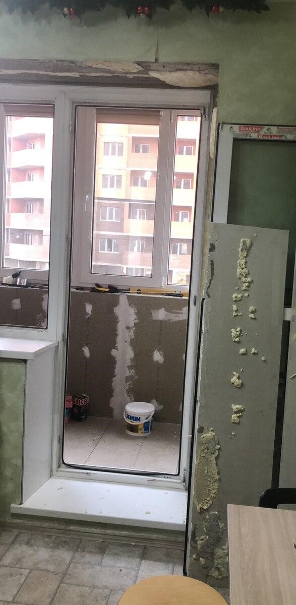 Производить демонтаж лучше вдвоем 