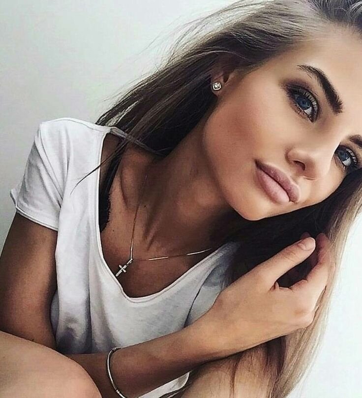 Мой первый раз в 13 лет,чуть не занялся кексом с вожатой  в лагере