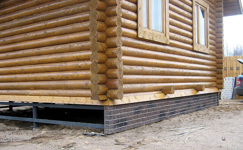 Дом из бруса на винтовых сваях