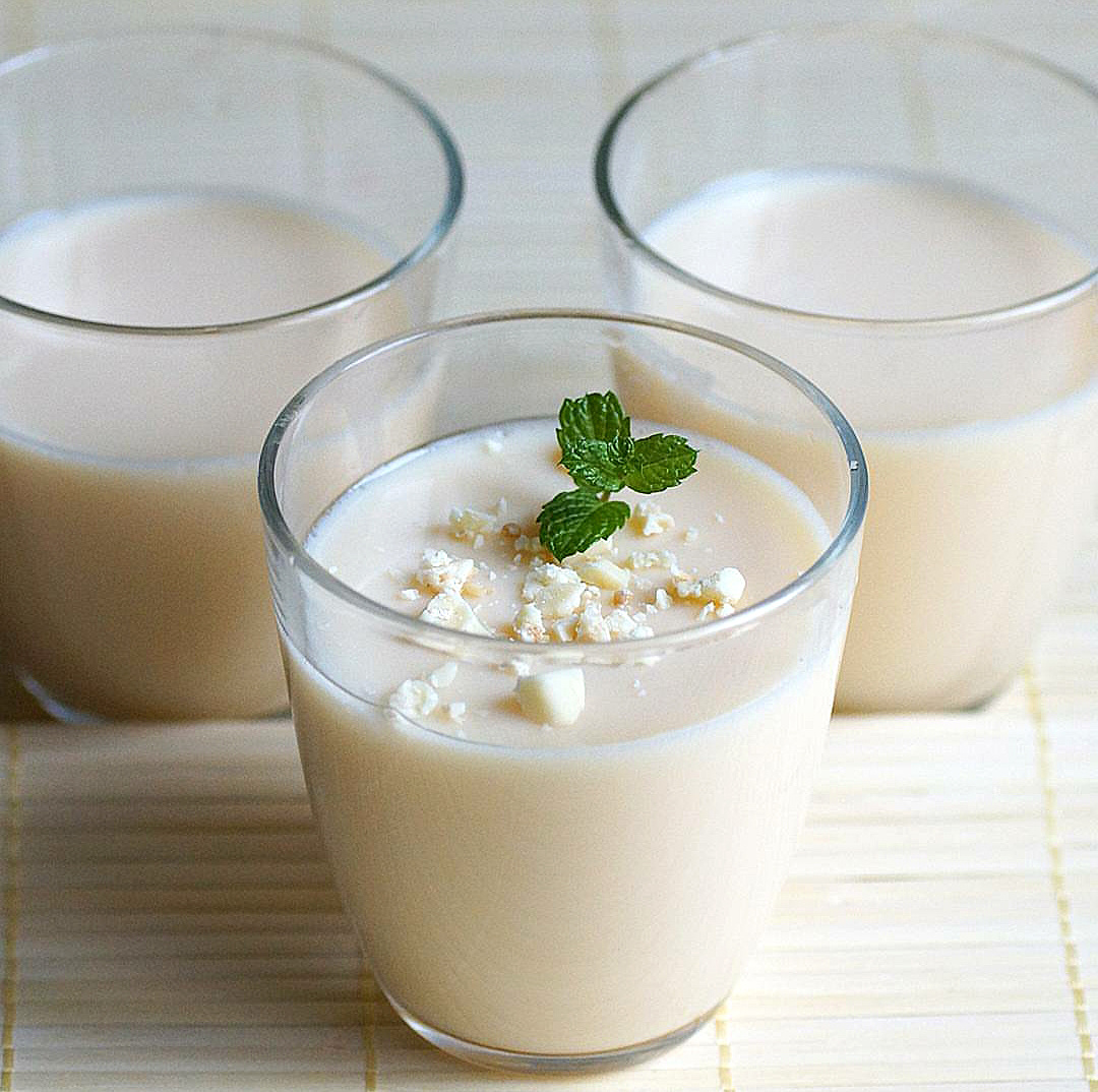 Вариант панакоты с мелиссой и белым шоколадом
